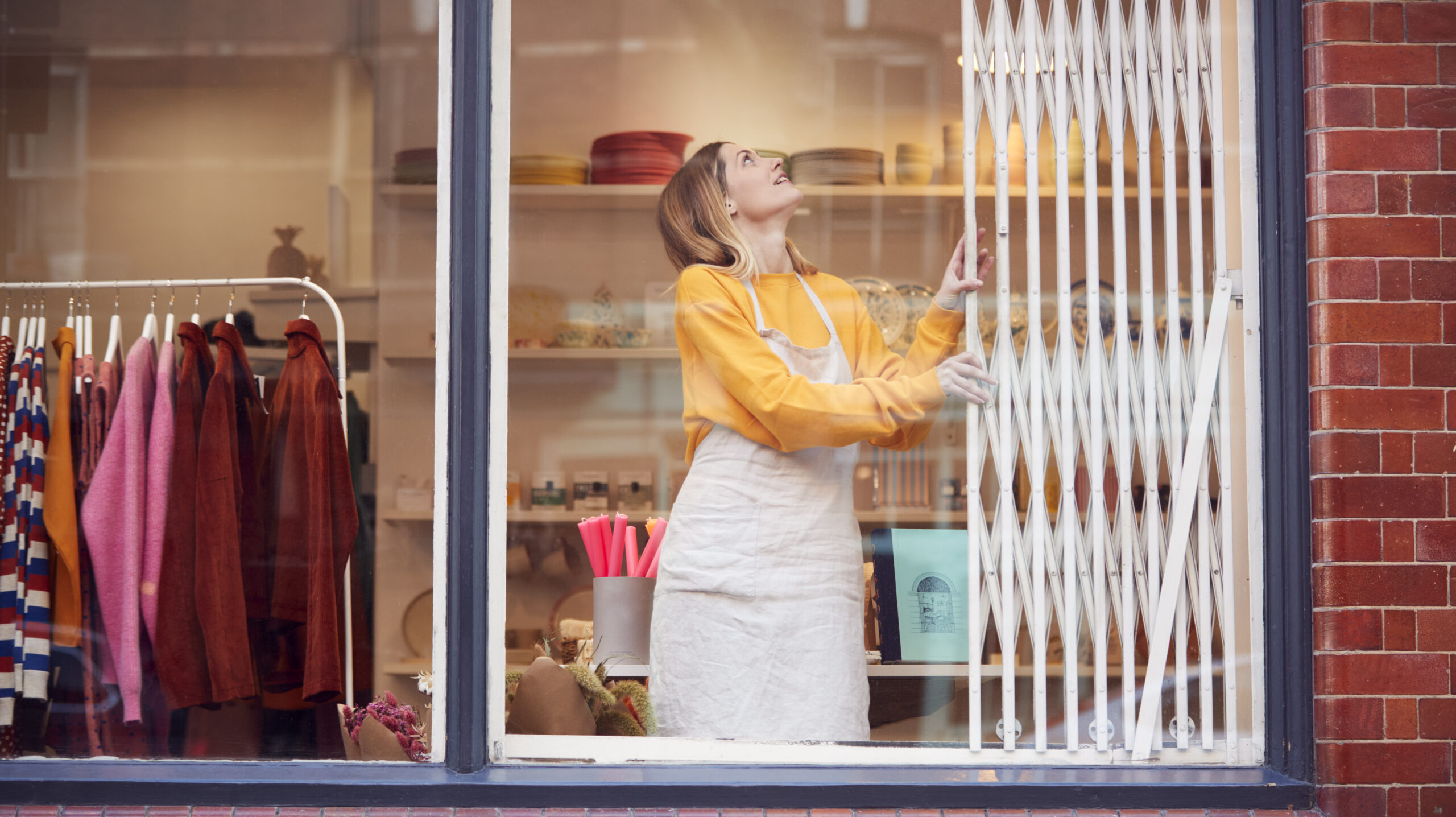 Displays Outlet | Never Really Close Your Store 2